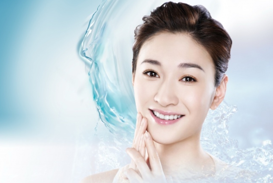 明星真的要谨慎选择上真人秀节目，滤镜容易碎。
李小冉在《一路繁花》才翻了一次白眼