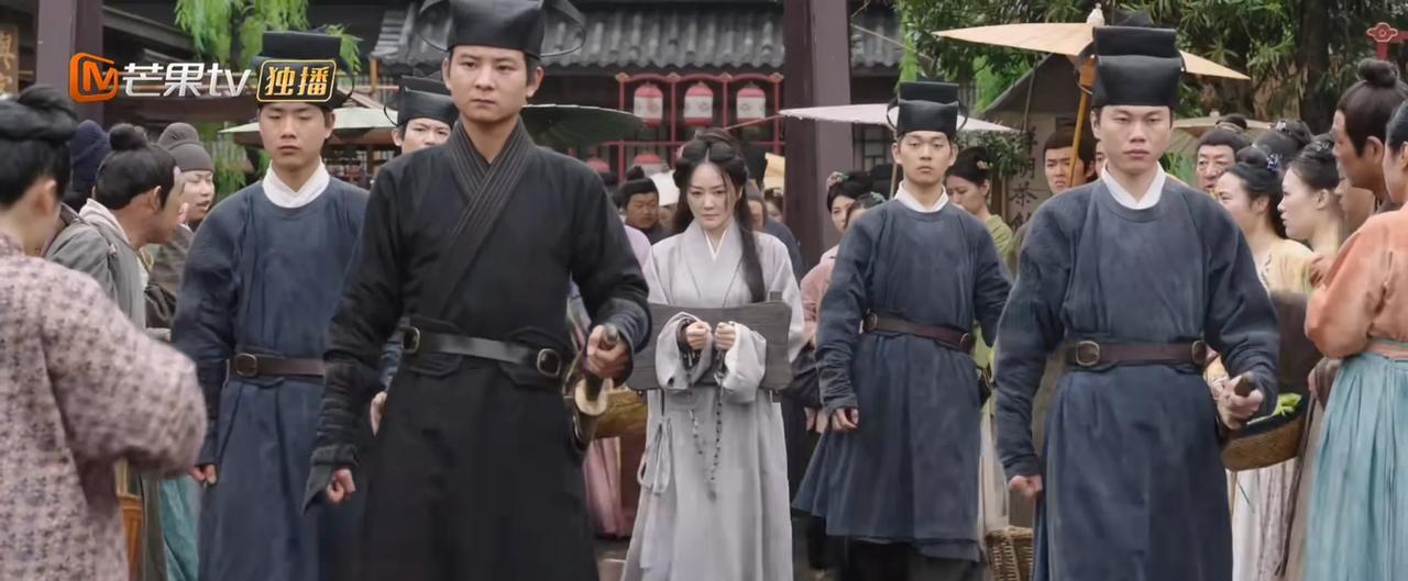精彩精彩，太后母代父职抚养皇帝长大，所以她才会出面来保杜仰熙吧，按照大宋律法，一
