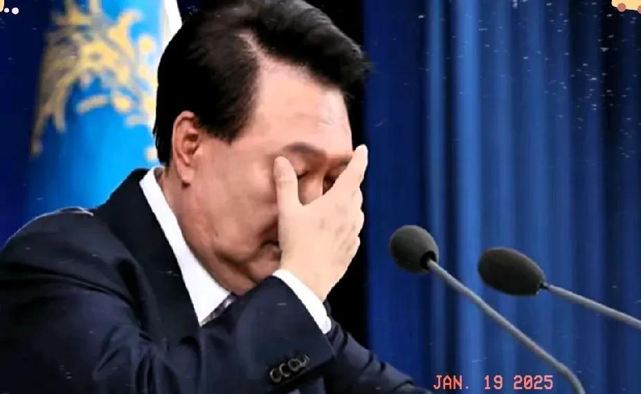 意料之外！尹总时代结束了！
韩国传来新消息！
韩国尹总遭遇妻子连番弹劾，一家