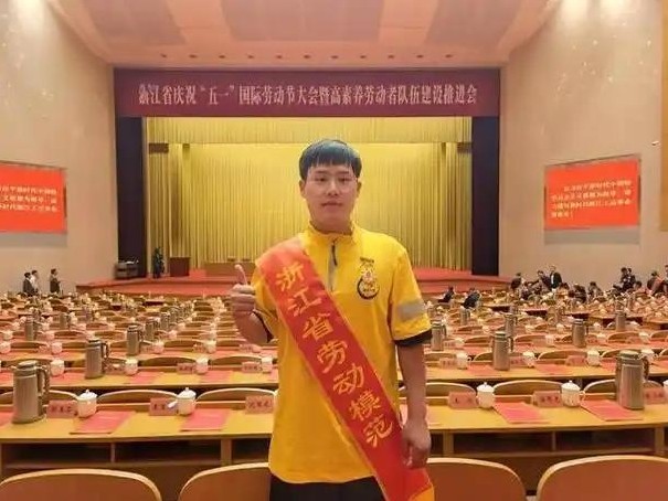 啥？送个外卖要进门？这单子透着古怪！外卖小哥心里直打鼓，敲开门后直接傻眼！这背后