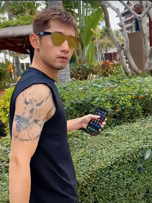 久未露面的张继科在海宁被网友偷拍，
他好像很生气，
霸气对着偷拍网友说：“你瞅啥