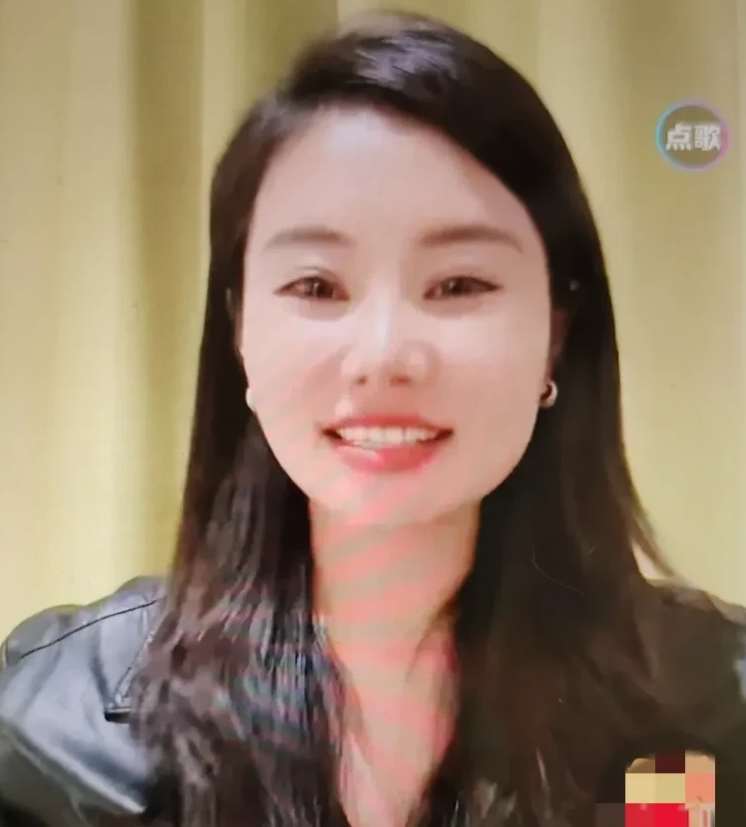 杨妞花几点惊人之处

小学没毕业等同于文盲，可是她思维逻辑清晰，语言组织能力很强