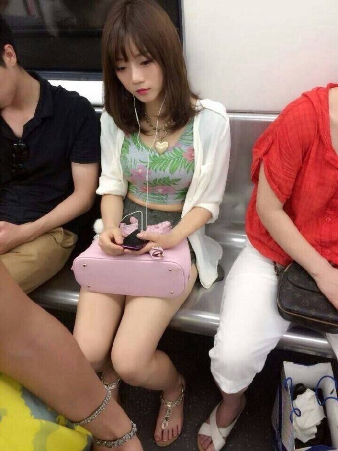 有没有因为在车上遇到某个心仪女孩而坐过站