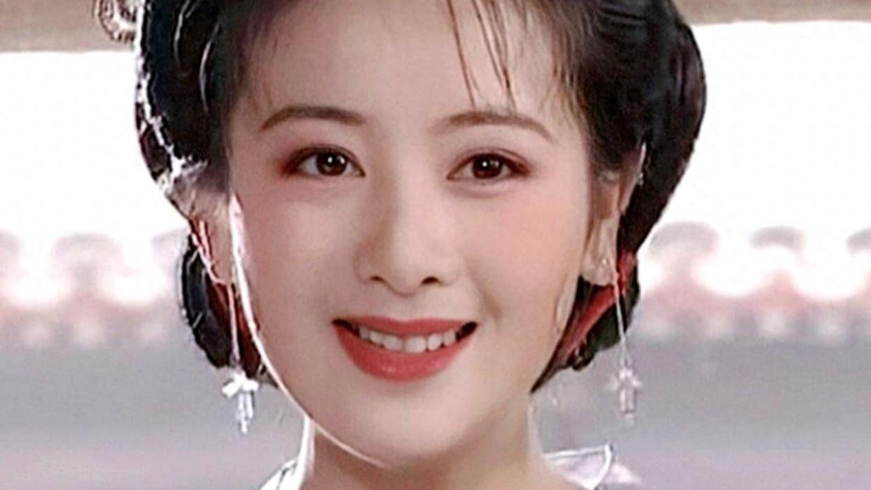小李琳迎44岁生日，经超制造浪漫惊喜，小女儿俏皮可爱颜值高