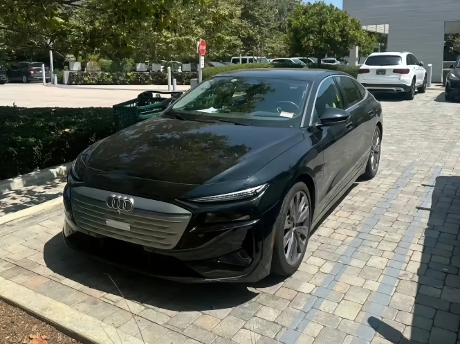 新一代奥迪A6l的外观有点让我难以理解，不知道进气格栅为什么要设计成这么个样子？