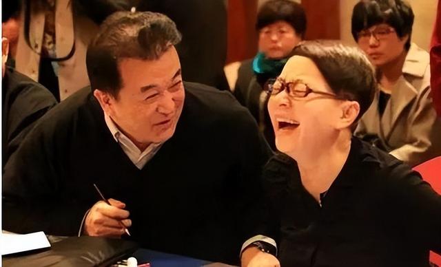 2006年春晚,赵本山出重大失误,中途下台,幕后差点和宋丹丹打架(2000年春晚赵本山失误)-第14张图片-九妖电影 2006年春晚,赵本山出重大失误,中途下台,幕后差点和宋丹丹打架(2000年春晚赵本山失误)-第14张图片-九妖电影