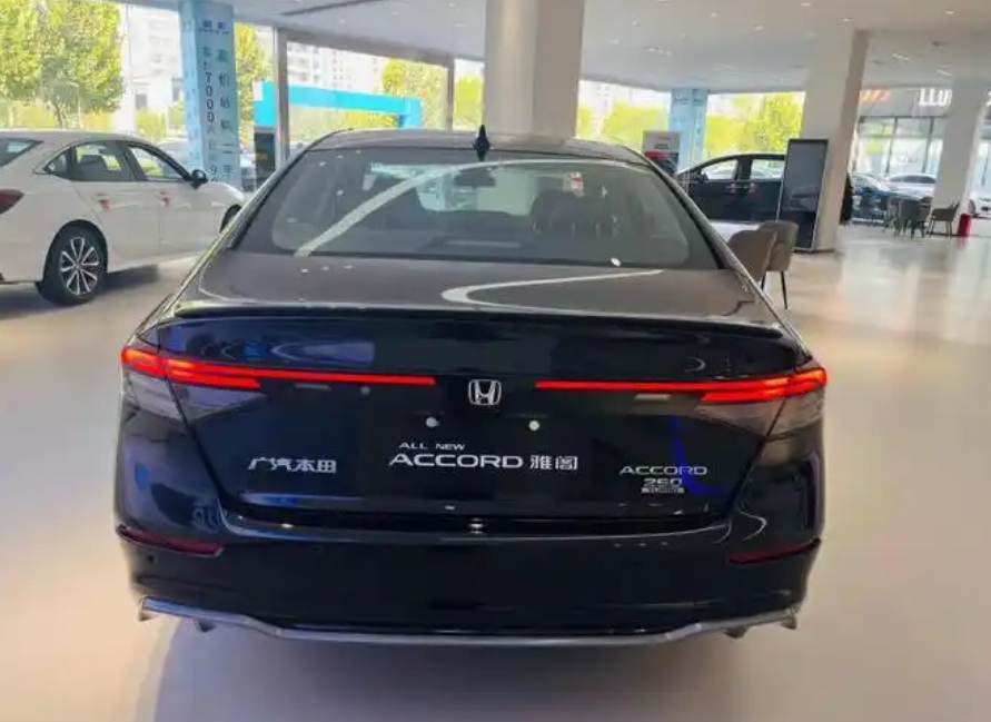 2025年了，还有人花16万元的价格买本田雅阁？
这车的是我同事的。他买了后说了