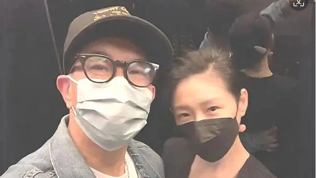 大S和具俊晔电梯亲密照曝光，身材纤细状态好，他们婚后生活甜蜜