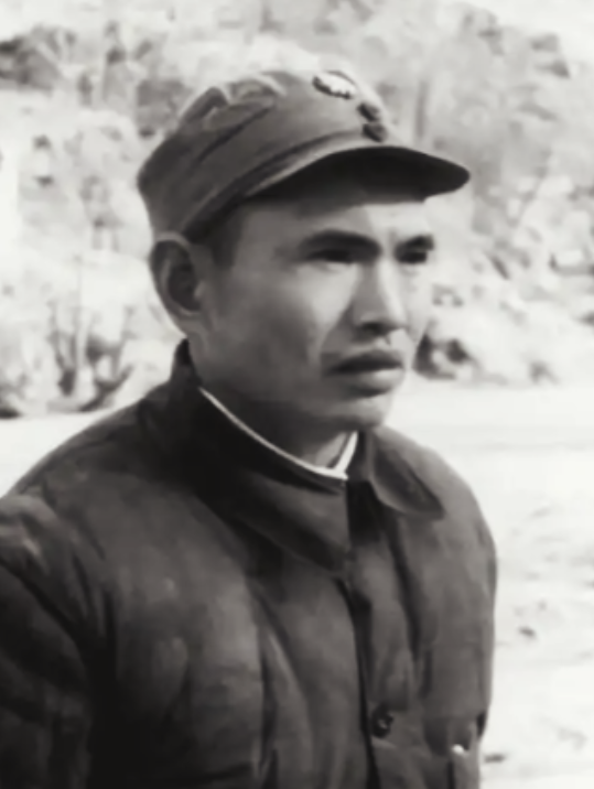 1939年，八路军副团长王耀南忽发现日军纷纷脱去土黄色外衣，穿着和地貌完全不搭的
