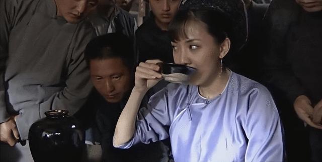 24岁嫁大7岁富商,老公身价过亿,8次登春晚,牛莉有什么底气?(牛莉老公多大年龄)-第23张图片-九妖电影 24岁嫁大7岁富商,老公身价过亿,8次登春晚,牛莉有什么底气?(牛莉老公多大年龄)-第23张图片-九妖电影