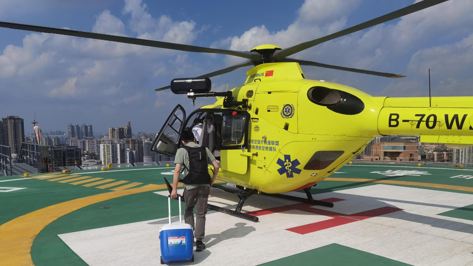 73岁老杨肺移植成功重获新生，背后身份成谜，网友：这哪是老杨，那是杨老