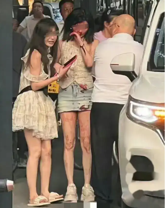 “太嚣张了！”上海，一34岁的男子约了两名漂亮女孩儿吃饭，饭后提出要求被女孩拒绝