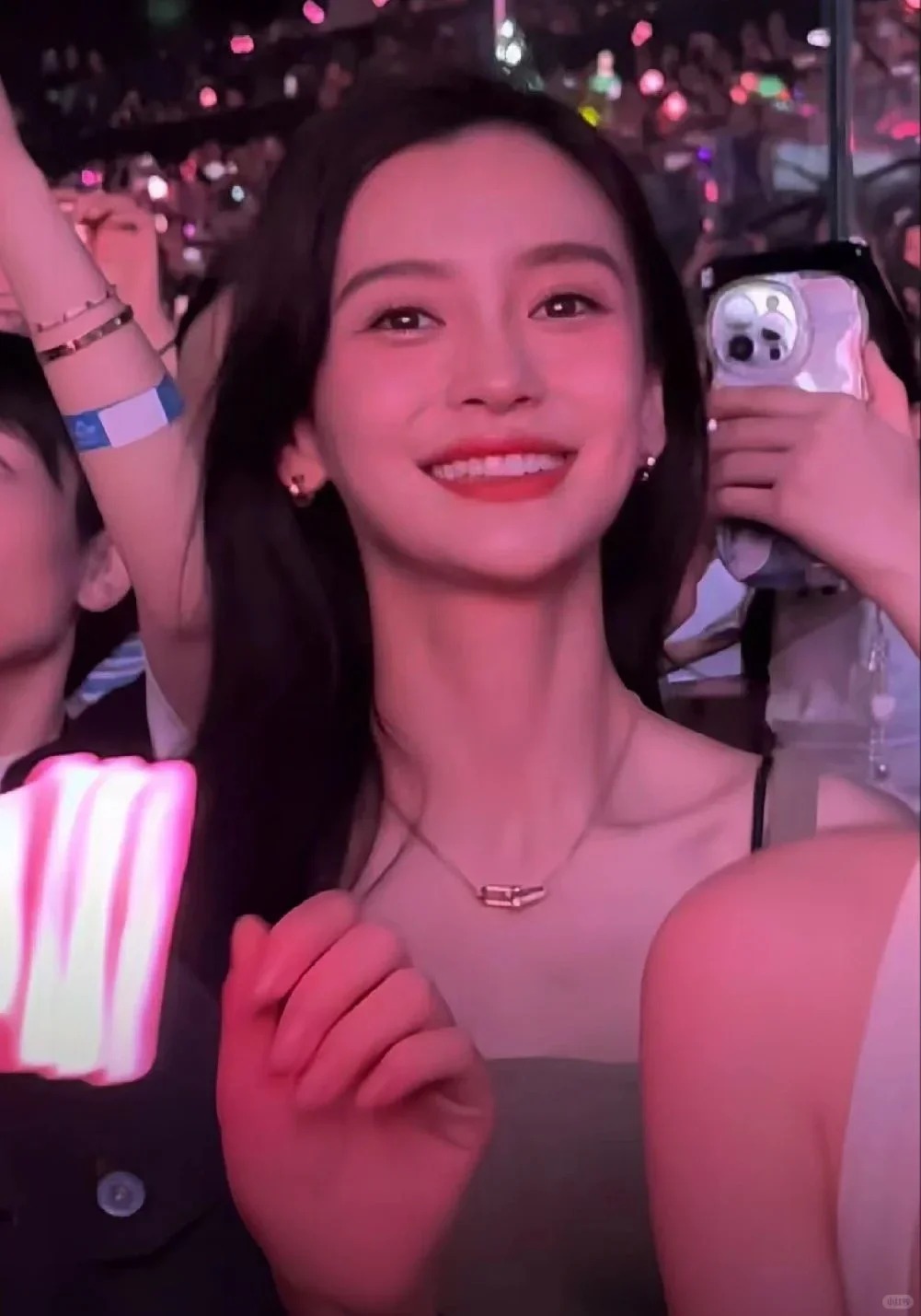 明星在香港生孩子，也是为了这个吧..
其实香港是不允许内地双非去香港生孩子的，
