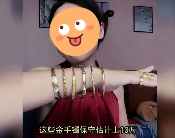 太丢人了，这下全网都知道你被老公骗了！
一个漂亮的女子在网上炫耀说结婚后老公每年
