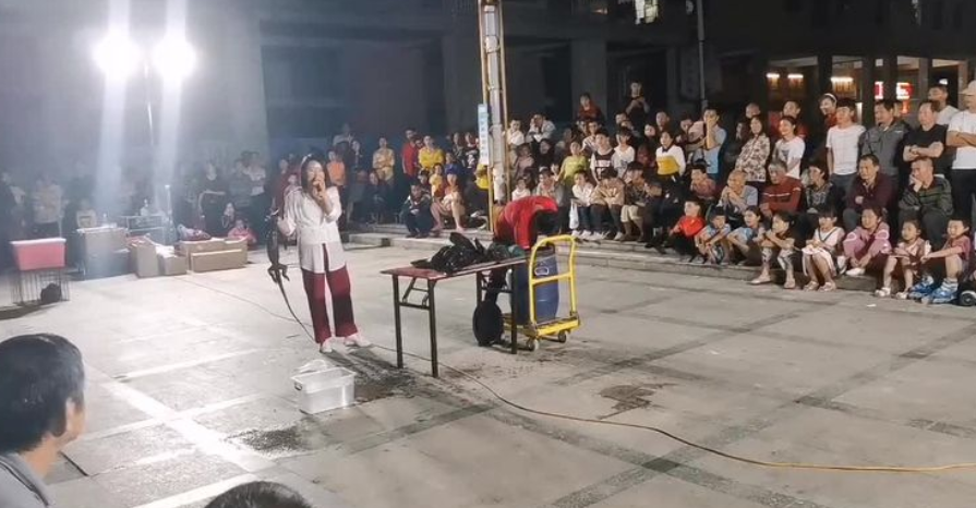 “90年代的骗局”又来了！广州有人发现，多个小区出现“残疾人表演杂技”活动，他们