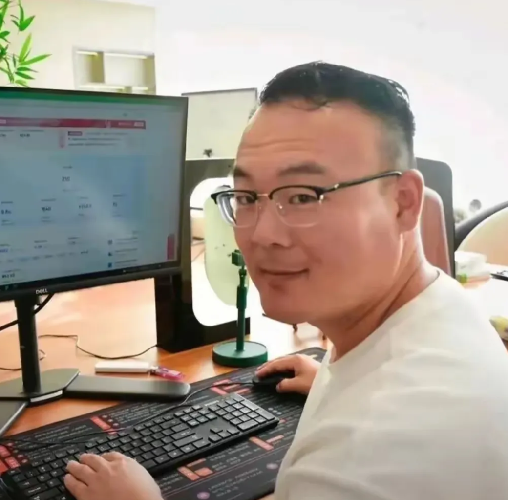 收境外势力的钱，替境外势力念稿子。
说中国人不是人，西方人才是人。
说中国历史没