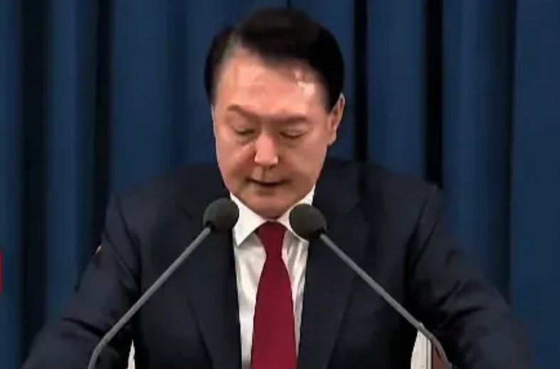 尹锡悦为何不得民心，让全韩国暴怒。
他实行的三个方针，你听了也会想让他下台。
第
