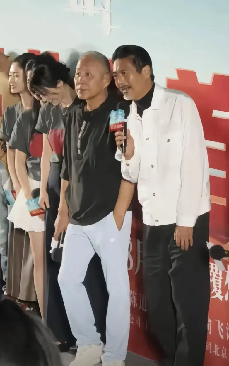 华语影坛值得“青史留名”的演员：
第一，周润发，因为太多
第二，成龙，因为“拼命