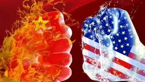 中美两国造成当前对立状况的根本原因，在于美国以强凌弱，剥夺中国正当的发展权，压缩