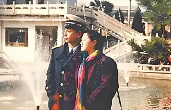 王伟牺牲23年：妻子穿上军装为丈夫报国至今未嫁，儿子成海军军官

忠诚与爱情同在