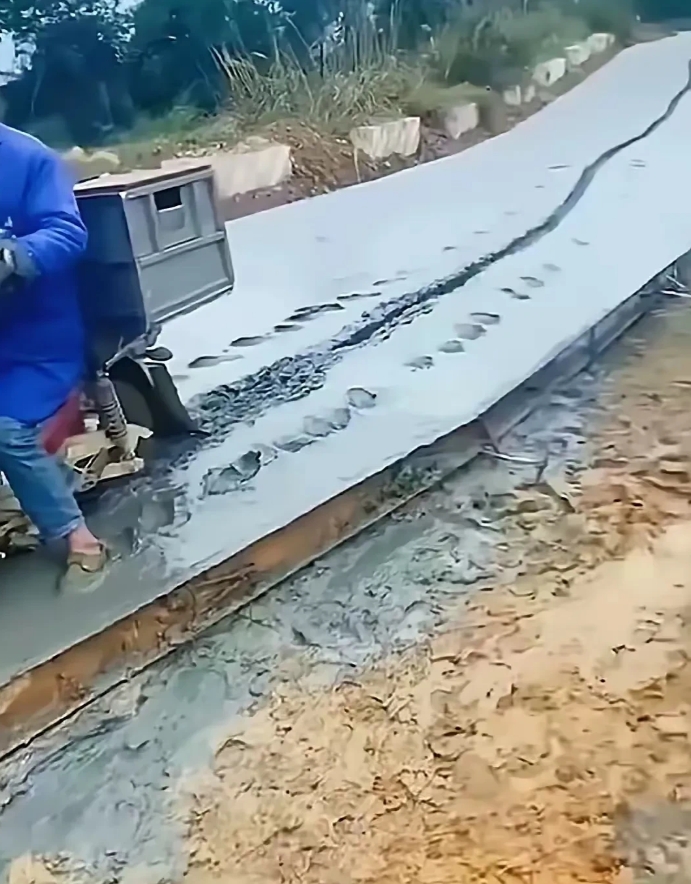 这种人是怎么想的呢，不能在旁边走一下吗