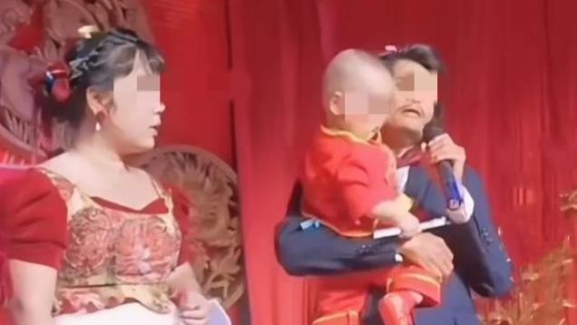 网红丐中丐夫妻车祸遇难，因上街乞讨走红，留下两个年幼孩子
