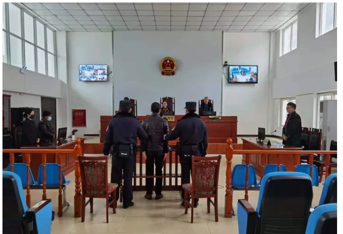 湖南长沙，一男子到酒吧喝酒时认识一名女子，事后男子带女子与朋友一起去吃烧烤并继续