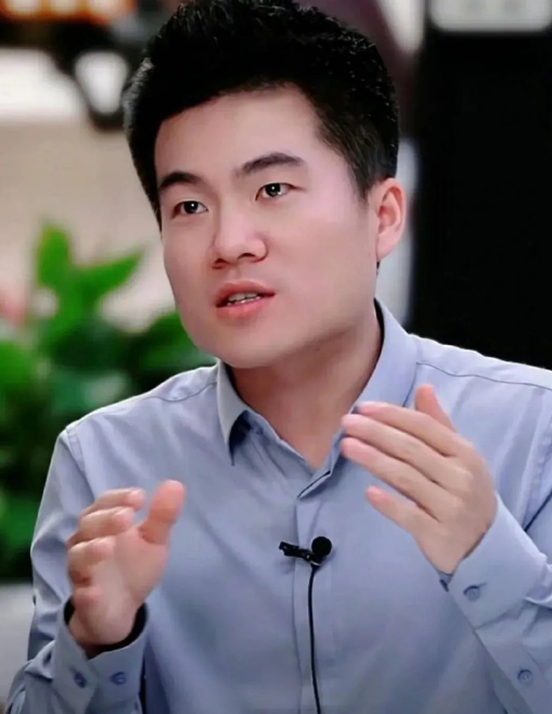董老师获得了独立，以后不用和东方甄选扯在一起了。这个事情是意料之中的，不以个人意