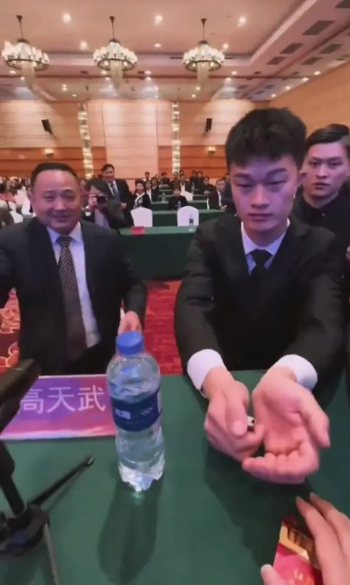 人在江湖，身不由己，面子都是自己给的！