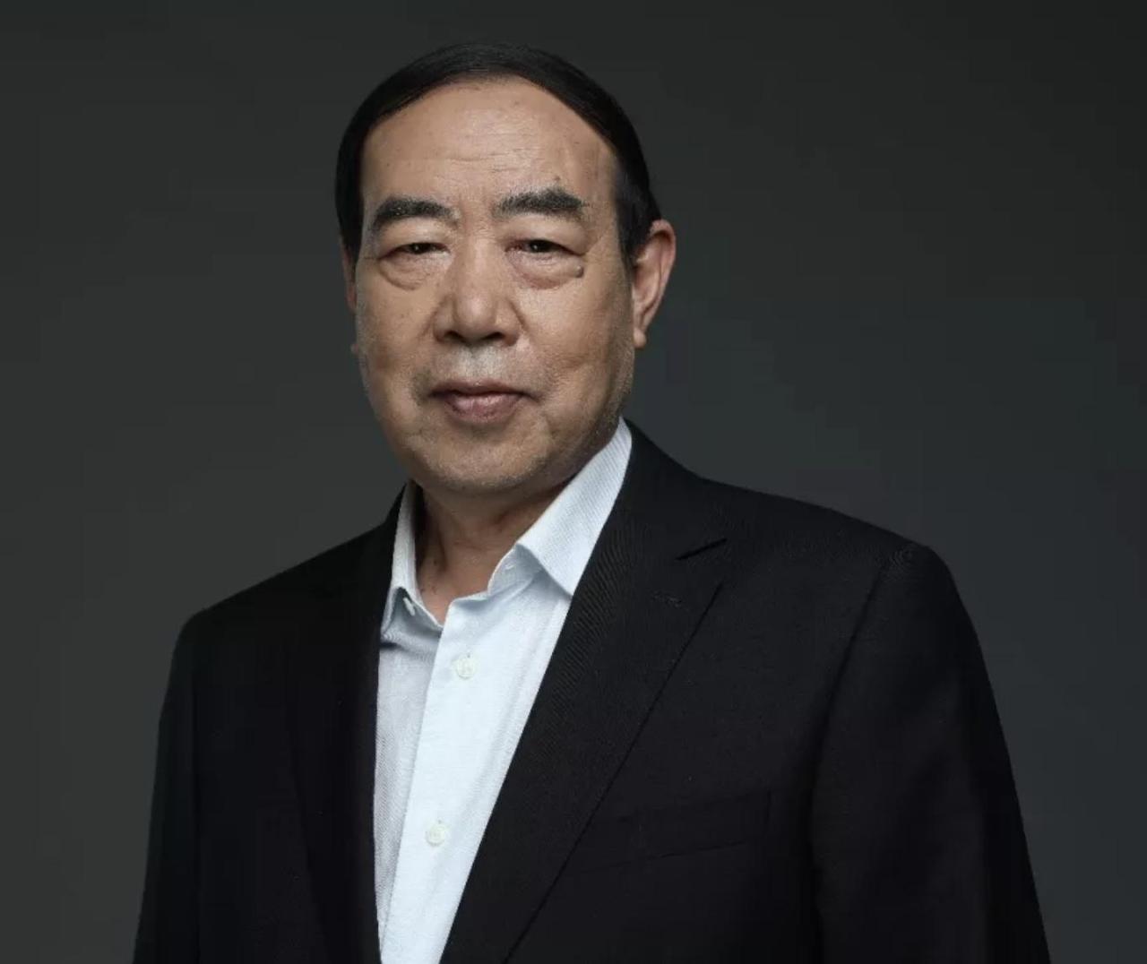 当年，贾平凹得了乙肝，他逢人就说自己得了肝病，朋友纷纷远离，妻子大怒:“你到处宣