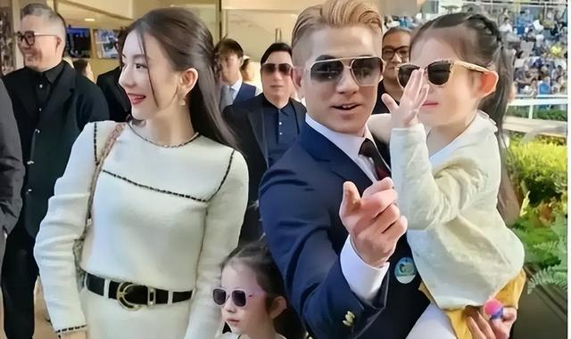 郭富城本人好幻灭,根本没有网上年轻帅气,就普通的小老头(郭富城老照片帅气)-第14张图片-九妖电影 郭富城本人好幻灭,根本没有网上年轻帅气,就普通的小老头(郭富城老照片帅气)-第14张图片-九妖电影