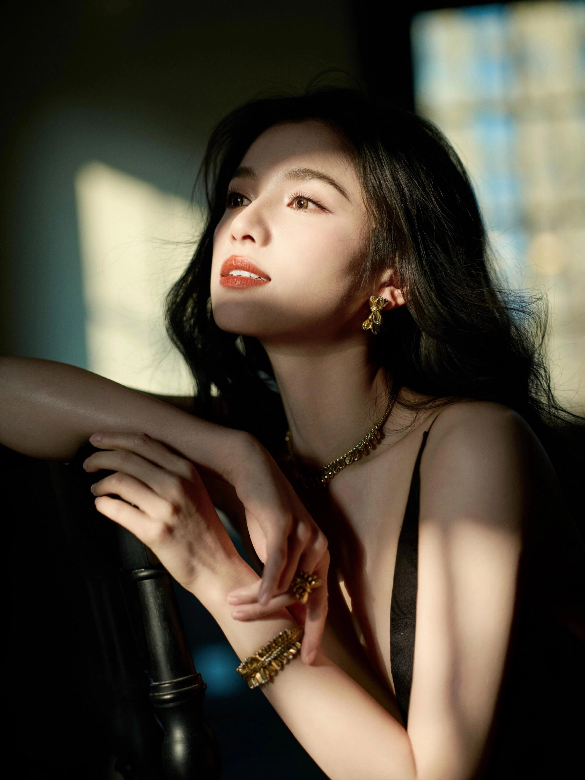 张婧仪微博之夜出图，直击心灵的惊艳美