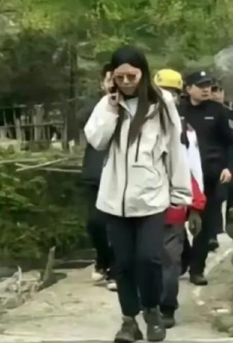 女人的老公是个“狠人”，借刀杀人且杀人诛心啊！
女人跟男伴关了手机在民宿住得好好