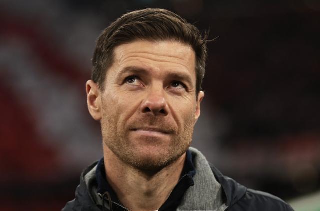 0-1！阿隆索神换人，德甲领头羊轰然倒下，主场出局太耻辱