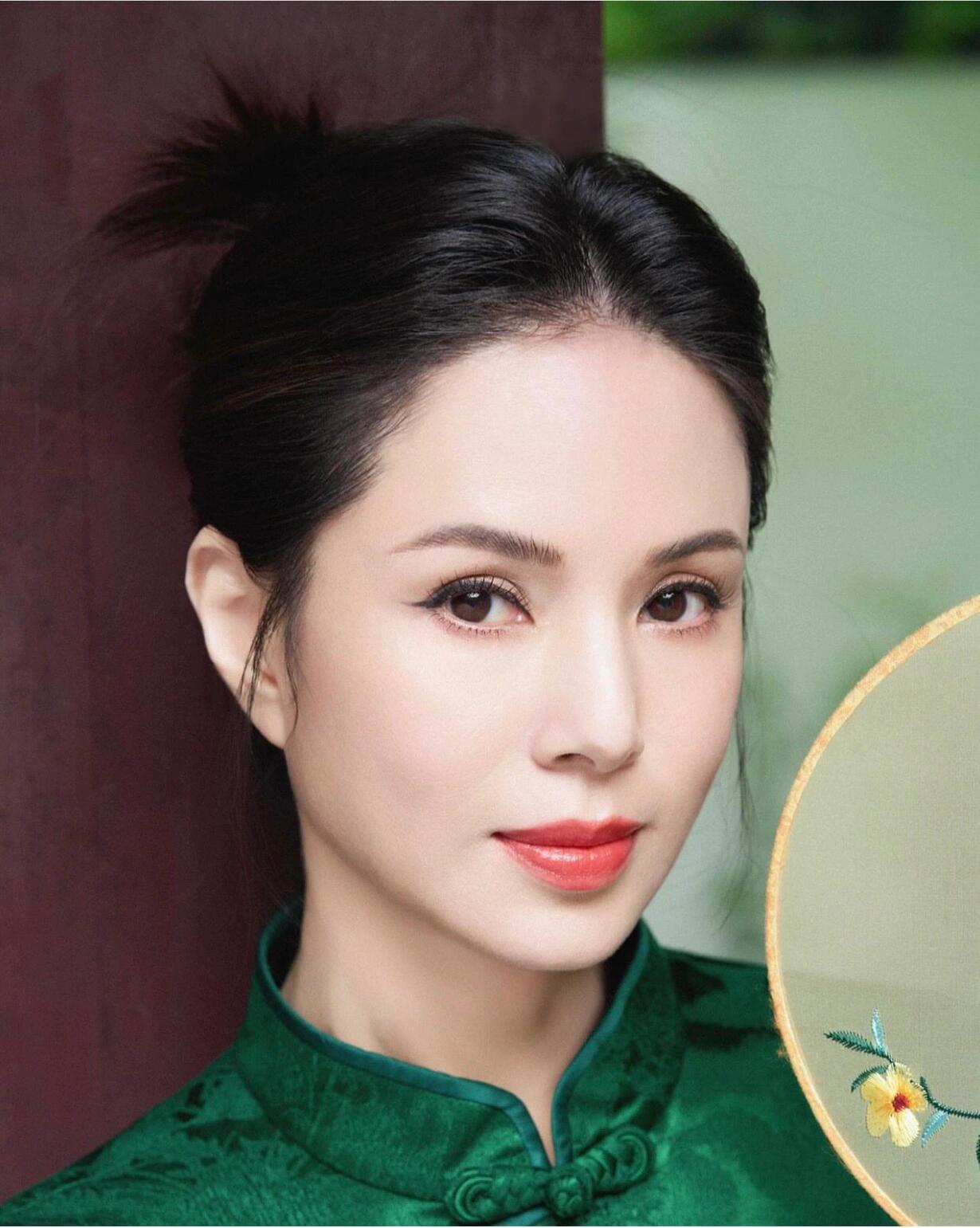 中式的李若彤
