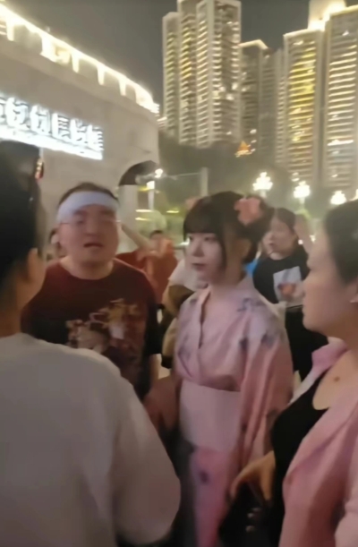 这几天我一直在静静地看发生在在重庆的事情，我只能说是无知、可恨、可怜！
知道当年