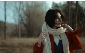 生前我不同意婚事，儿子恨透了我，联合儿媳骗走我养老钱。 我患病无钱看，惨死家中。