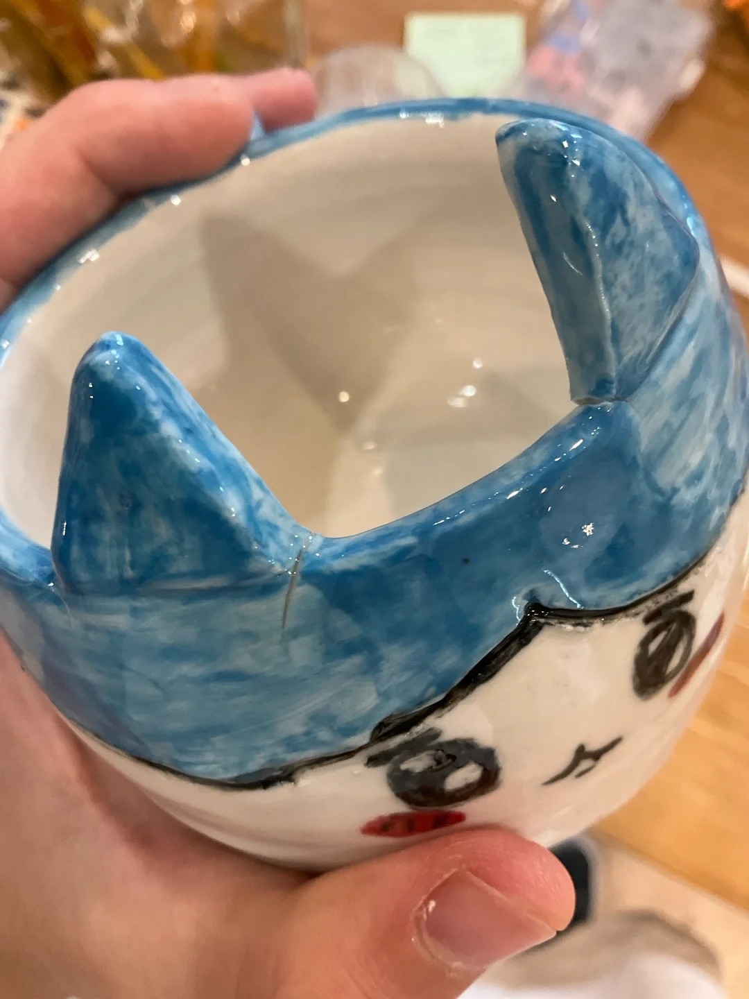 现在手工做个陶瓷三百块你们真不觉得贵？
男朋友过生日，选择一起去做手工陶瓷，做了