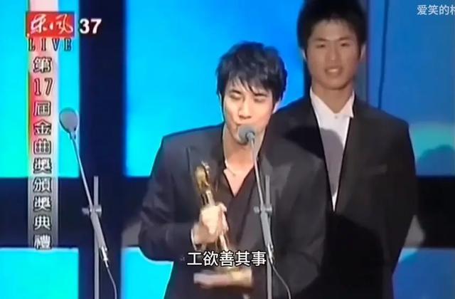 央媒终于对“哑巴歌手”出手了，王力宏的话应验了（哑巴歌唱）-第25张图片-九妖电影