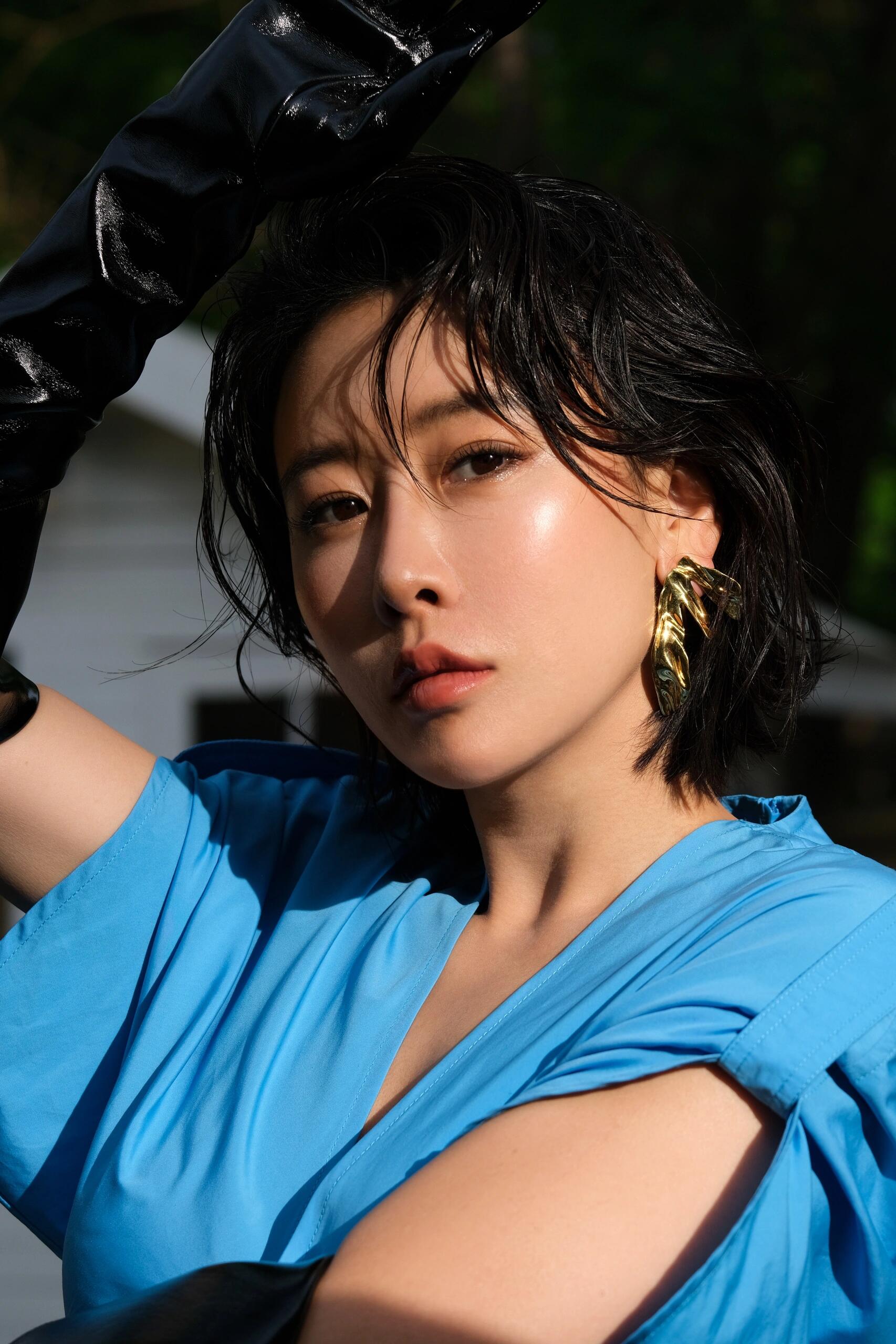 毛俊杰是一位才华横溢、备受瞩目的女演员