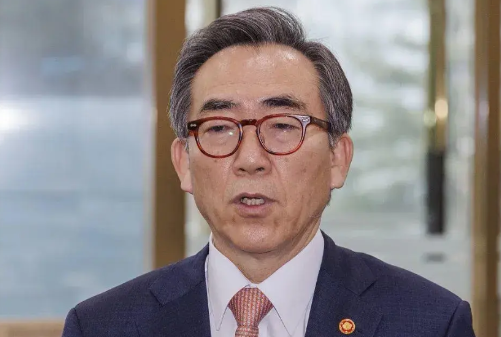 对韩国不必奢望
正确认识一个殖民国家的政治取向

       韩国同内政坛乱成