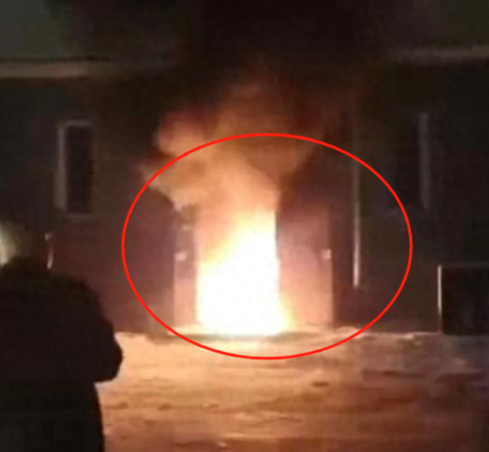 内蒙古乌兰察布，一小区居民楼内，一场突如其来的火灾打破了宁静。火势从一楼迅速蔓延