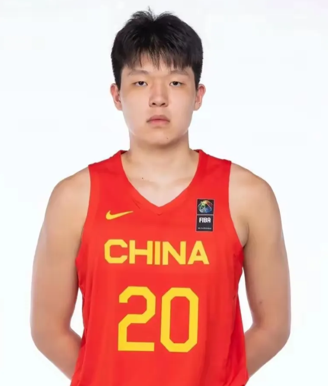 男篮客场90:52大胜蒙古，3人满分，4人表现优秀，5人及格！
1 胡明轩--1