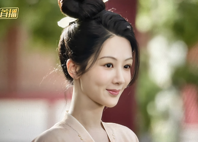 难怪杨紫要营销美貌，《长相思》中的“美妆蛋”不见了，颜值回春了！

下面这张图是