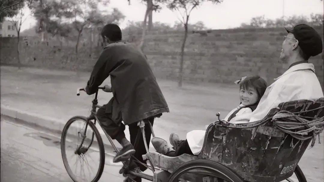 1956年，老百姓是什么生活水平？外国游客拍下真实照片