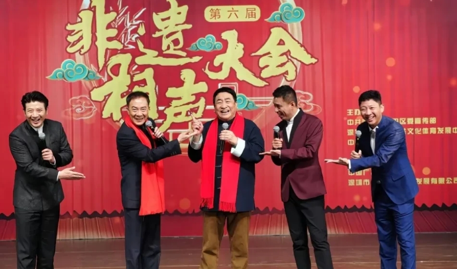 姜昆先生已经七十五岁了还依然坚持创作表演新作品，在作品中与时俱进的讽刺一些不好的