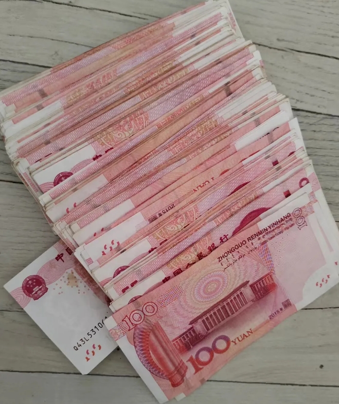 想问问大家赚100万要需要多久呢？
今天和妈妈聊天说起存款，妈妈说她这辈子跟我爸