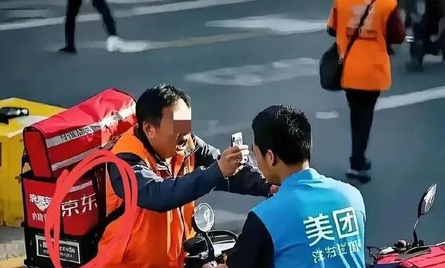 啥？京东外卖放大招了！听说要给全职骑手交五险一金？这消息一出，整个外卖圈都炸锅了