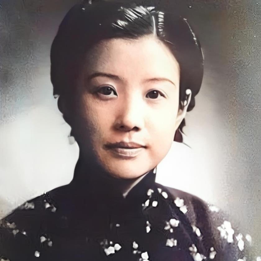 1955年，黄慕兰被判死刑，并关押在死囚牢房。毛主席得知此消息后，深感震惊，临行