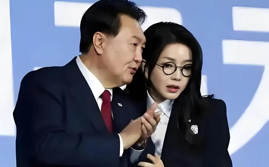 尹锡悦依然有翻盘的机会！

韩国公调处发起了对尹锡悦三次问询调查，但是尹锡悦已经